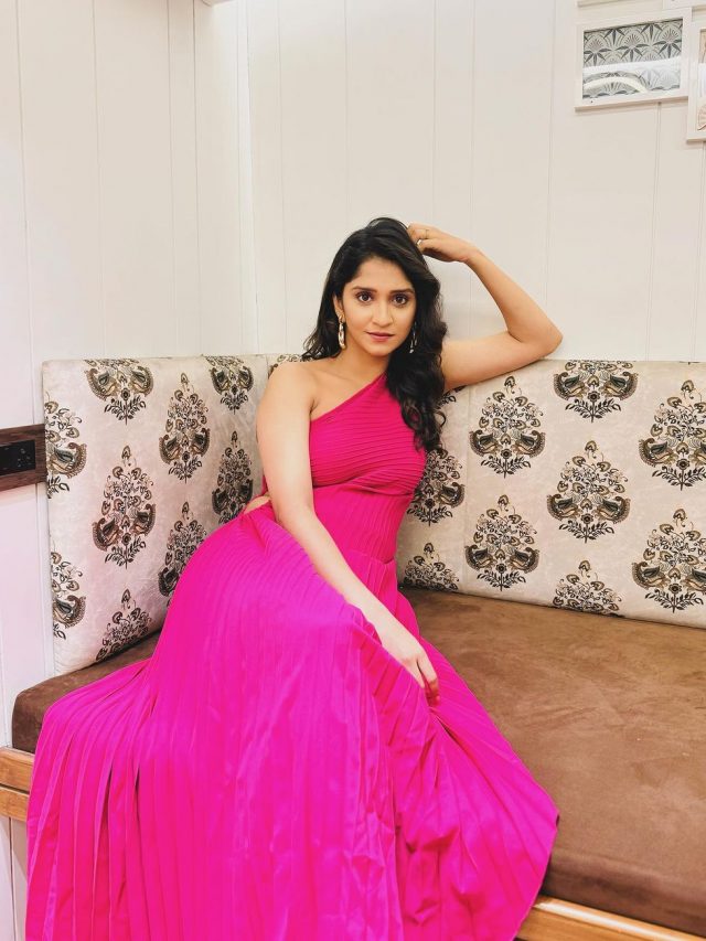 Shivani Sonar : शिवानी सोनारचा गुलाबी ड्रेसमधील हटके लूक