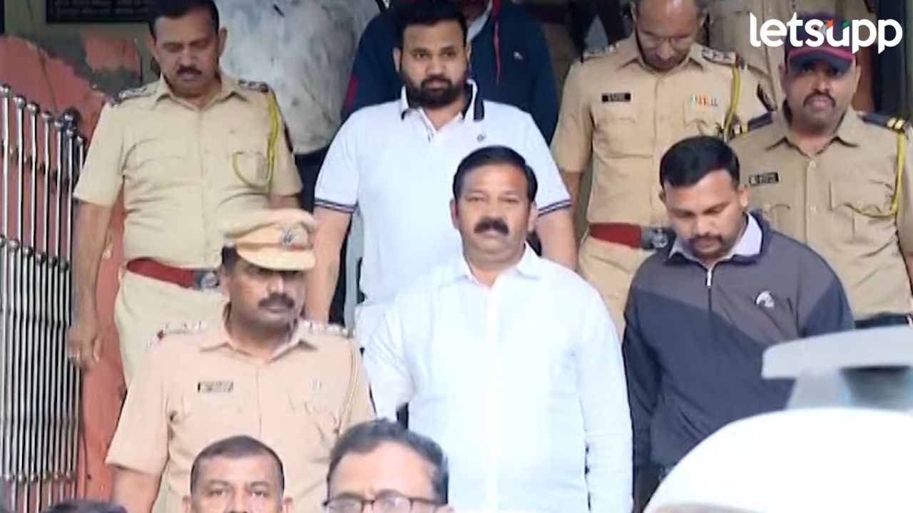 गोळीबार करणारे भाजप आमदार तुरूंगाबाहेर; विधान परिषदेसाठी करणार मतदान, संजय राऊतांची टीका MLC Polls : गोळीबार करणारे भाजप आमदार तुरूंगाबाहेर; विधान परिषदेसाठी मतदान करणार