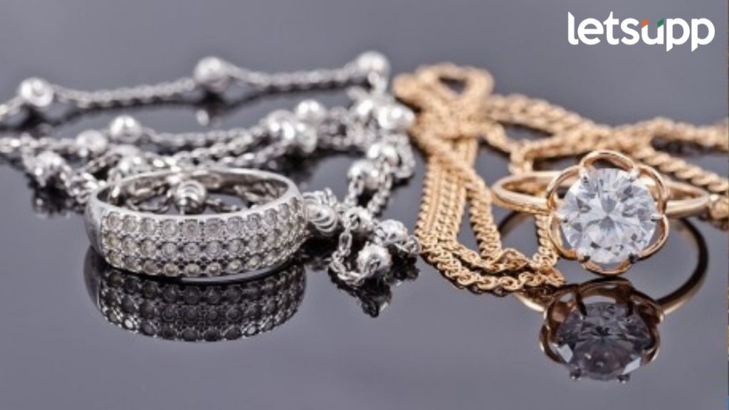 खरेदीदारांसाठी सुगीचे दिवस; सोनं-चांदीच्या दरात घसरण कायम, वाचा आज काय आहेत भाव?