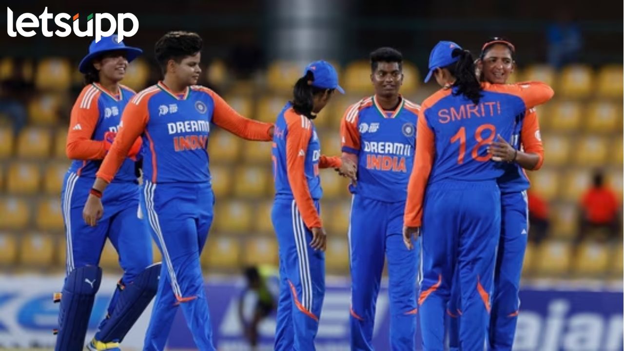 Women’s Asia Cup: भारताने पाकला 108 धावांवर रोखले, दीप्ती शर्मा, श्रेयंका पाटीलची जबरदस्त गोलंदाजी Women's Asia Cup: भारताने पाकला 108 धावांवर रोखले, दीप्ती शर्मा, श्रेयंका पाटीलची जबरदस्त गोलंदाजी