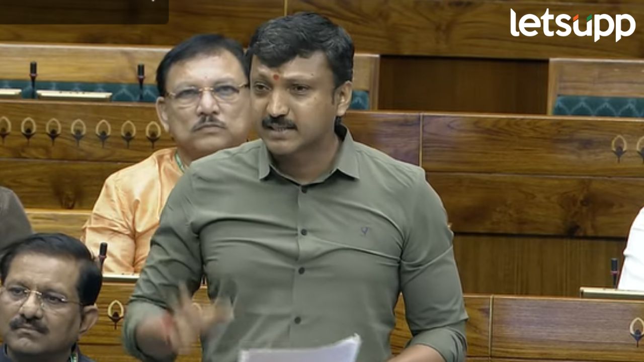 खासदार ओमराजे निंबाळकरांनी सभागृह गाजवलं; प्रधानमंत्री पीक विमा योजना नक्की कुणासाठी? खासदार ओमराजे निंबाळकरांनी सभागृह गाजवलं; प्रधानमंत्री पीक विमा योजना नक्की कुणासाठी?