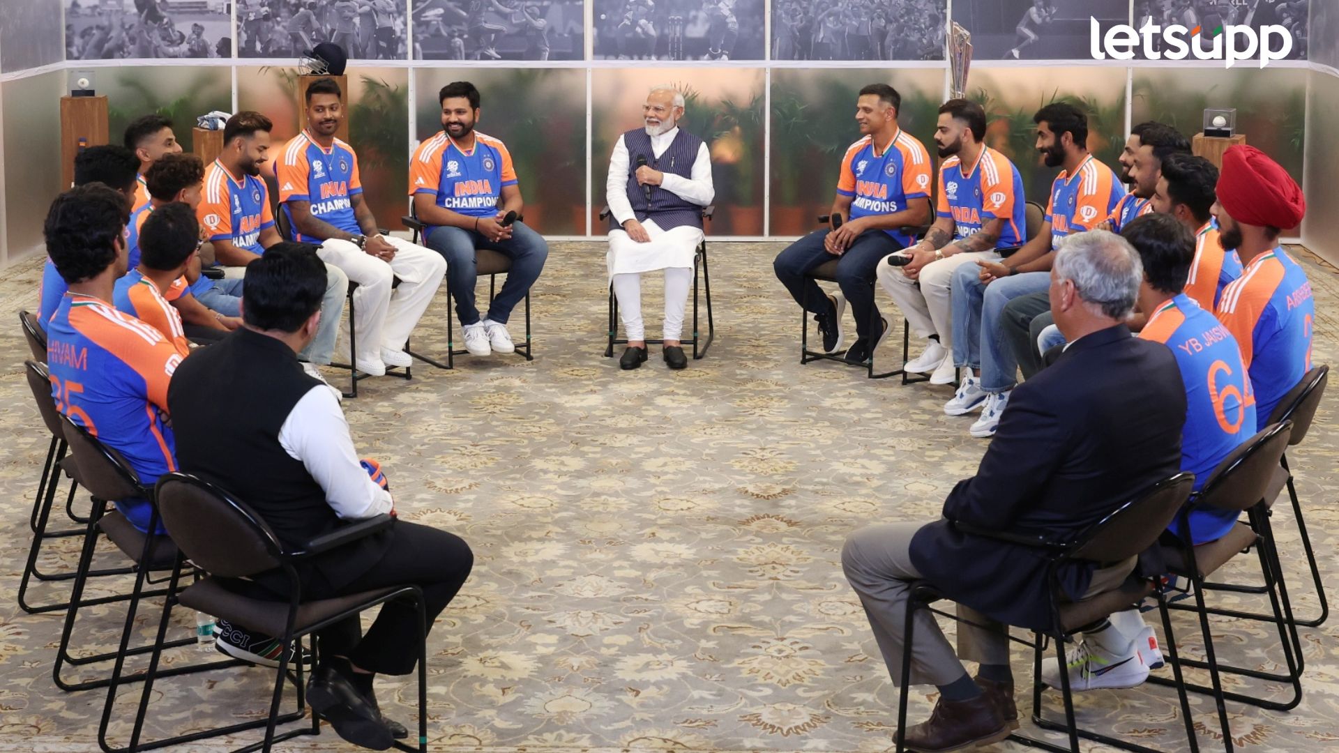 विश्वविजेत्या टीम इंडियाला मोदींनी काय काय विचारलं? कुणी काय उत्तर दिलं?; बघा खास व्हिडिओ