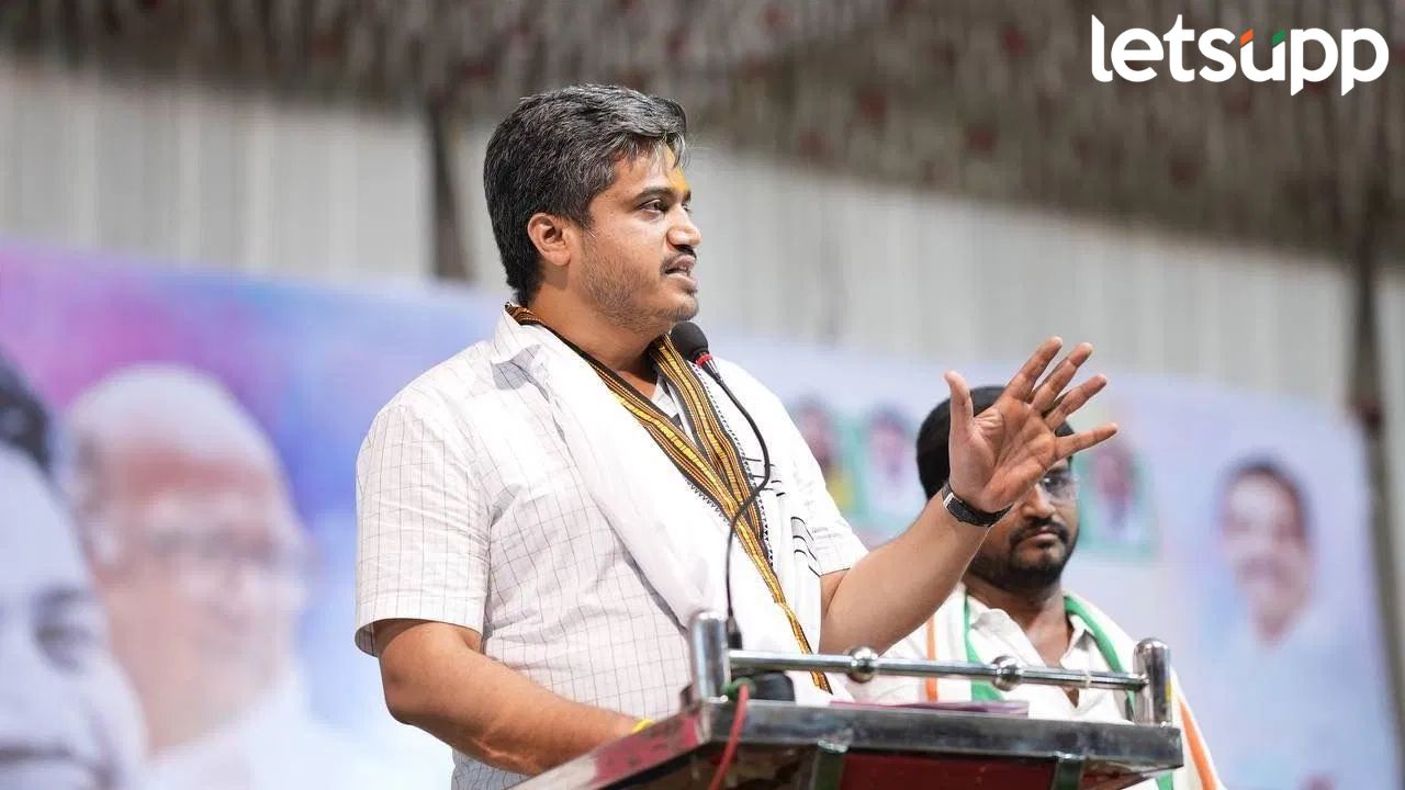 रोहित पवारांनी ‘या’ तीन मतदारसंघावर ठोकला दावा, थेट शरद पवार अन् जयंत पाटलांकडं केली मागणी रोहित पवारांनी 'या' तीन मतदारसंघावर ठोकला दावा, थेट शरद पवार अन् जयंत पाटलांकडं केली मागणी