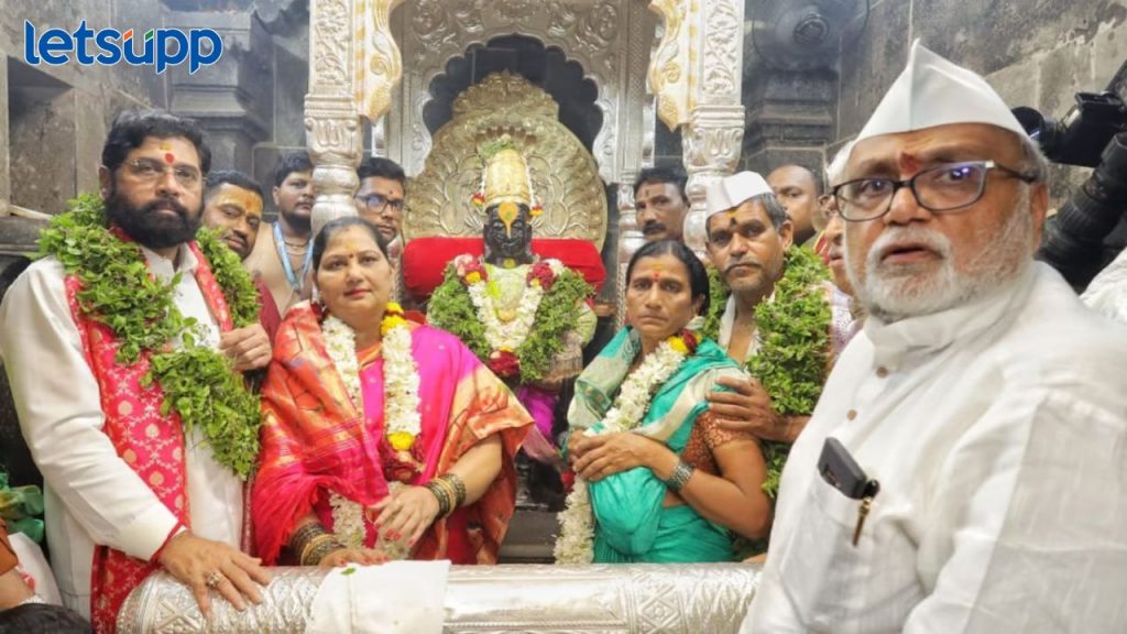 शेतकरी सुखी राहू दे; मुख्यमंत्री शिंदेंचं विठूरायाला साकडं, नाशिकच्या अहिरे दाम्पत्याला पुजेचा मान