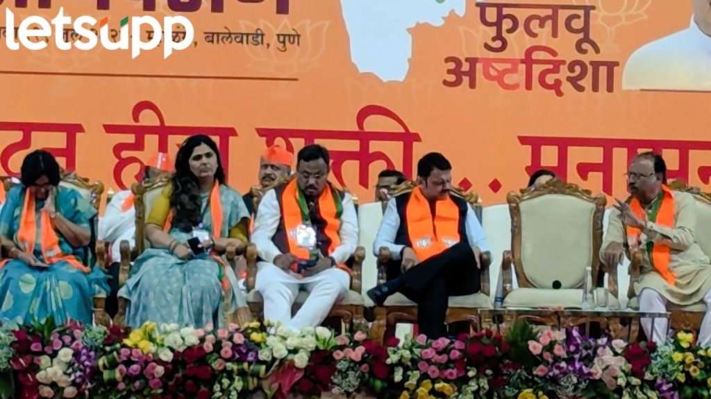 मुंडे, तावडे फ्रंट सीटवर; राज्याच्या राजकारण दोघांचेही जबरदस्त कमबॅक