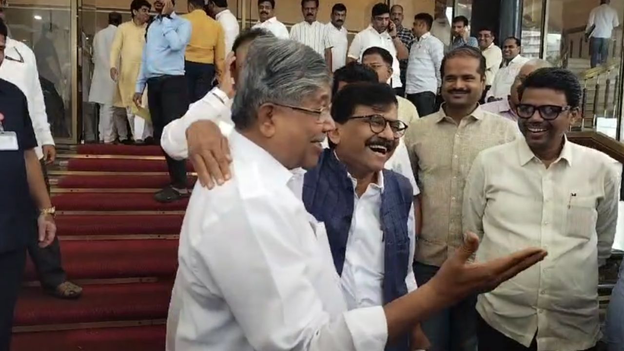 “अरे वा, आपण एकत्र यायलाच पाहिजे”; राऊतांनी विचारलं, चंद्रकांतदादांच्या रिप्लायनं टायमिंग साधलं