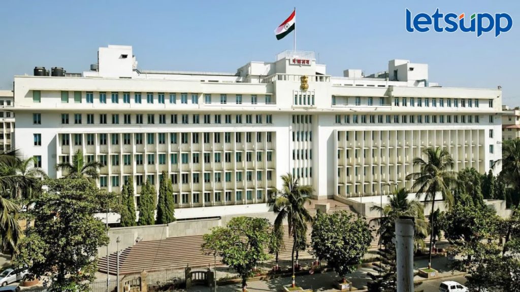 शिक्षकांची मेगा भरती; ऑगस्टमध्ये 10,000 जागा भरणार, 'झेडपी'सह खासगी शांळांचा समावेश