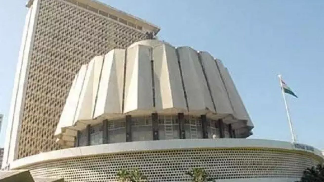 विधानपरिषदेत सत्ताधारी-विरोधकांत धुमश्चक्री; नीलम गोऱ्हेंनी थेट मार्शल्सनाच बोलावले पण.. 'काँग्रेसमध्ये तीन ते चार आमदार डाऊटफूल'; निवडणुकीआधीच स्वपक्षीय आमदाराच्या वक्तव्याने खळबळ