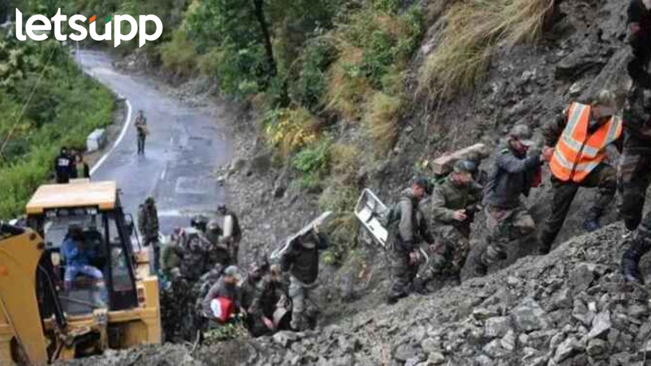 केदारनाथ मंदिराकडं जाणाऱ्या मार्गावर दरड कोसळली; महाराष्ट्रातील दोन यात्रेकरुंसह तिघांचा मृत्यू केदारनाथ मंदिराकडं जाताना दरड कोसळली; महाराष्ट्रातील दोन यात्रेकरुंसह तिघांचा मृत्यू