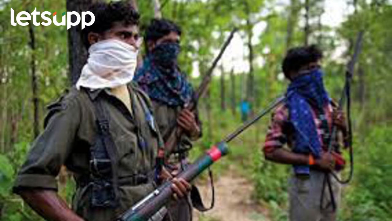 12 नक्षलवाद्यांचा खात्मा; गडचिरोली पोलिसांना 51 लाखांचं बक्षीस, फडणवीसांची घोषणा गडचिरोलीत नक्षलवाद्यांचा खात्मा