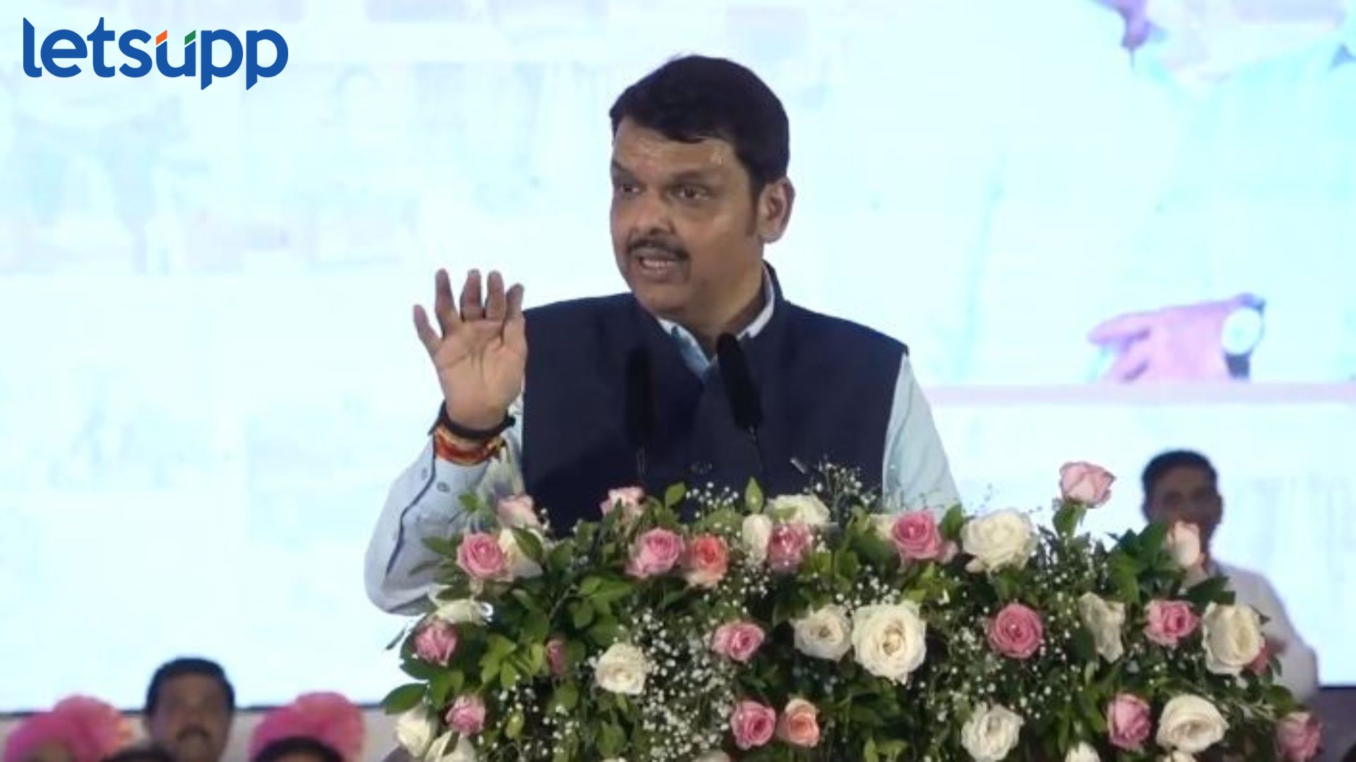 भाऊबीज परत घेतली जात नाही; सावत्र भावाची उपमा देत फडणवीसांचं विरोधकांना उत्तर Devendra Fadnavis : भाऊबीज परत घेतली जात नाही; सावत्र भावाची उपमा देत फडणवीसांचं विरोधकांना उत्तर