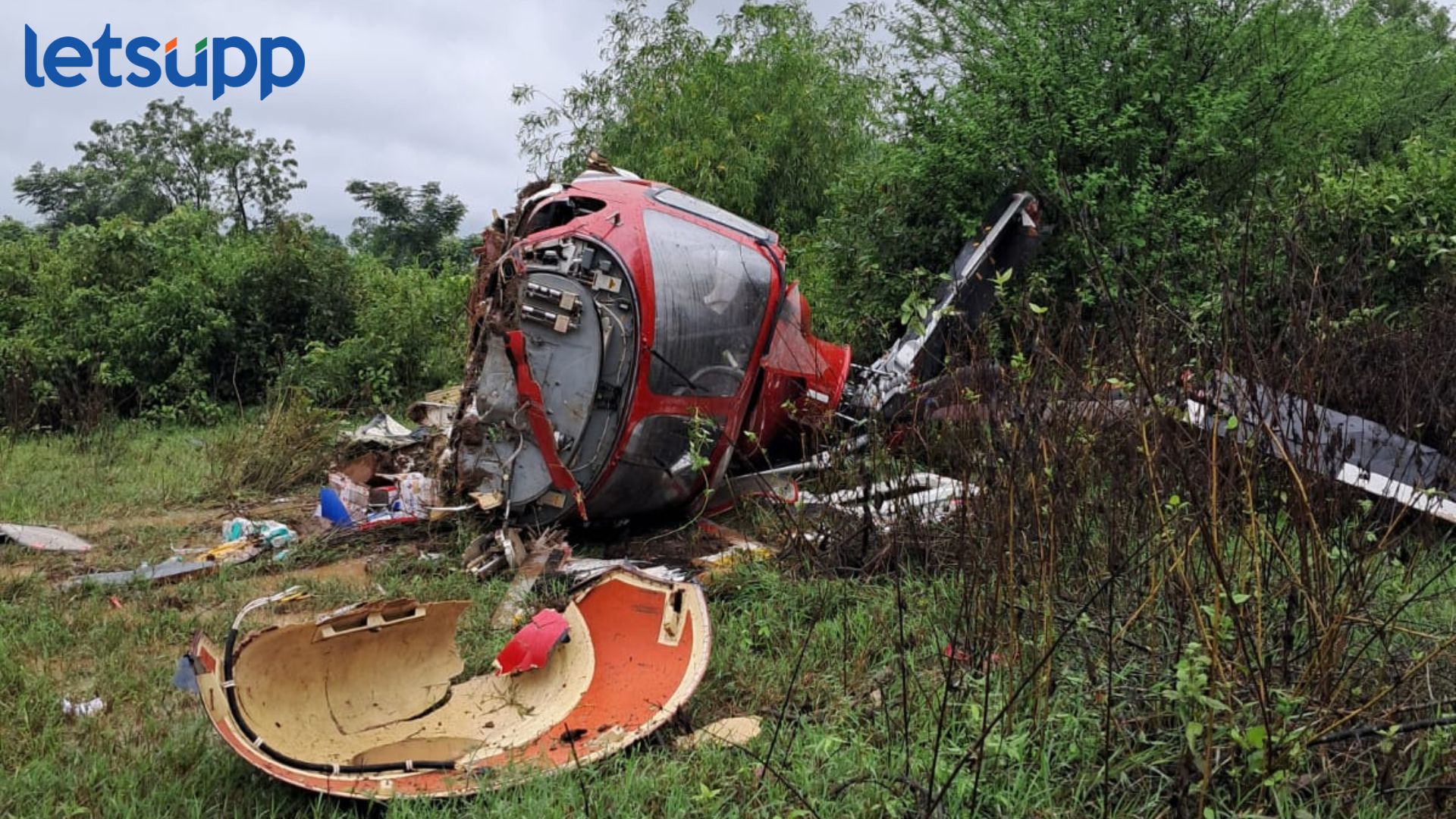 पुण्यात हेलिकॉप्टर क्रॅश, दोन गंभीर जखमी, पहा फोटो