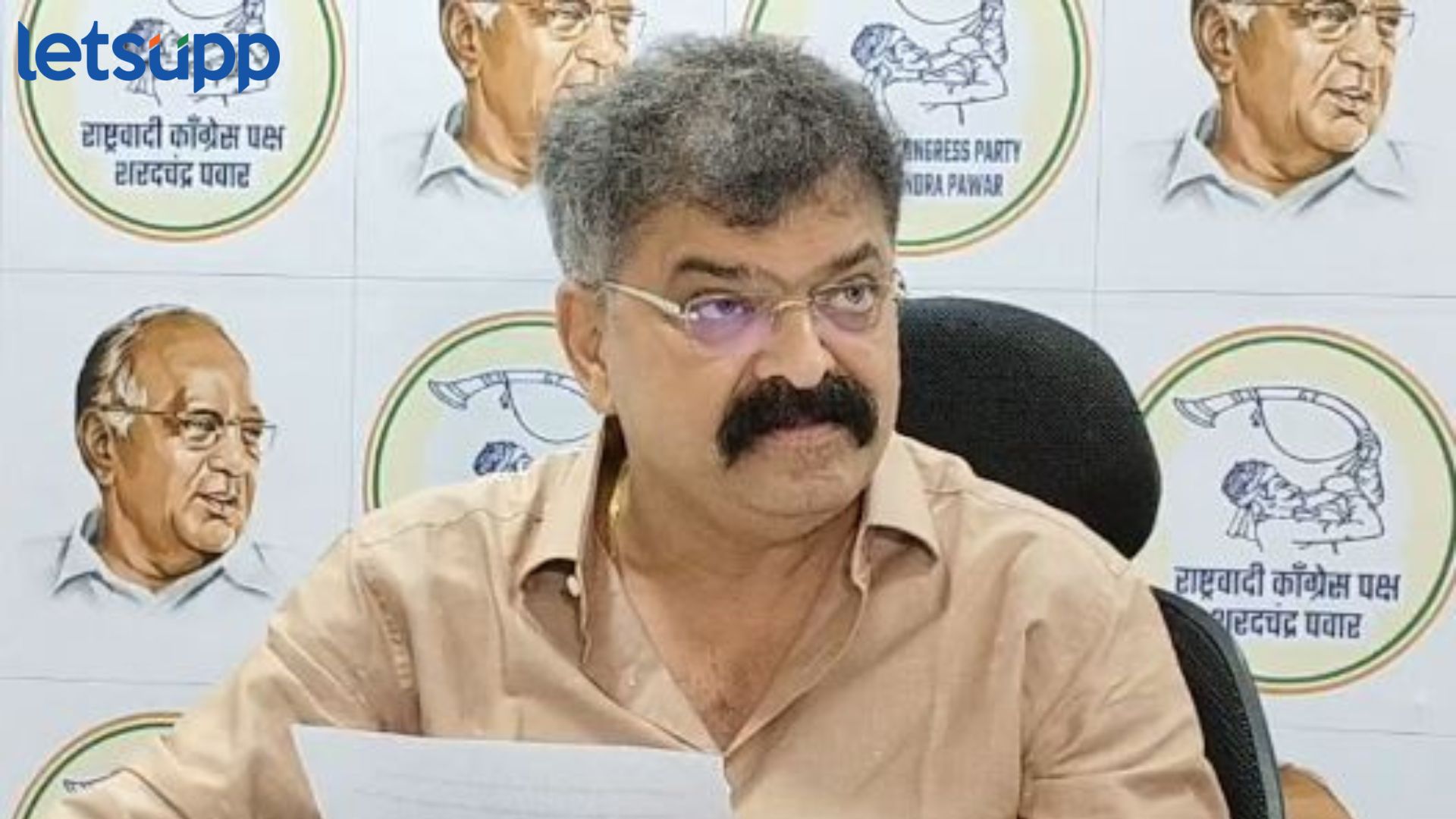 ‘पैलवान कुस्ती खेळतात खेळू द्या’, आव्हाडांचा अजित पवारांसह सावंतांना टोला Jitendra Awad On Tanaji Sawant : 'पैलवान कुस्ती खेळतात खेळू द्या', आव्हाडांचा अजित पवारांसह सावंतांना टोला
