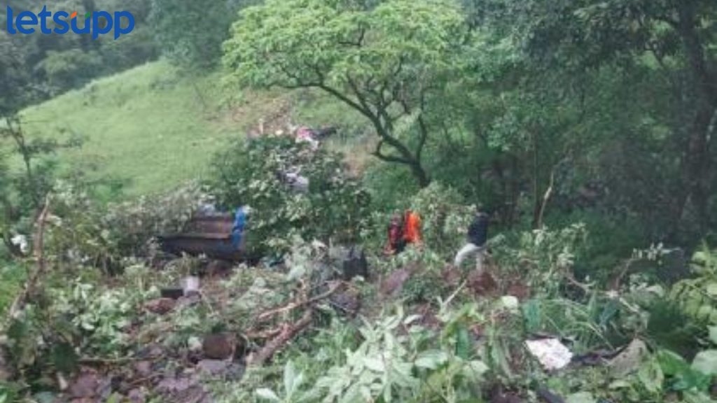 Kasara Ghat Accident : कसारा घाटात भीषण अपघात, वाहन दरीत कोसळली, 5 जणांचा मृत्यू
