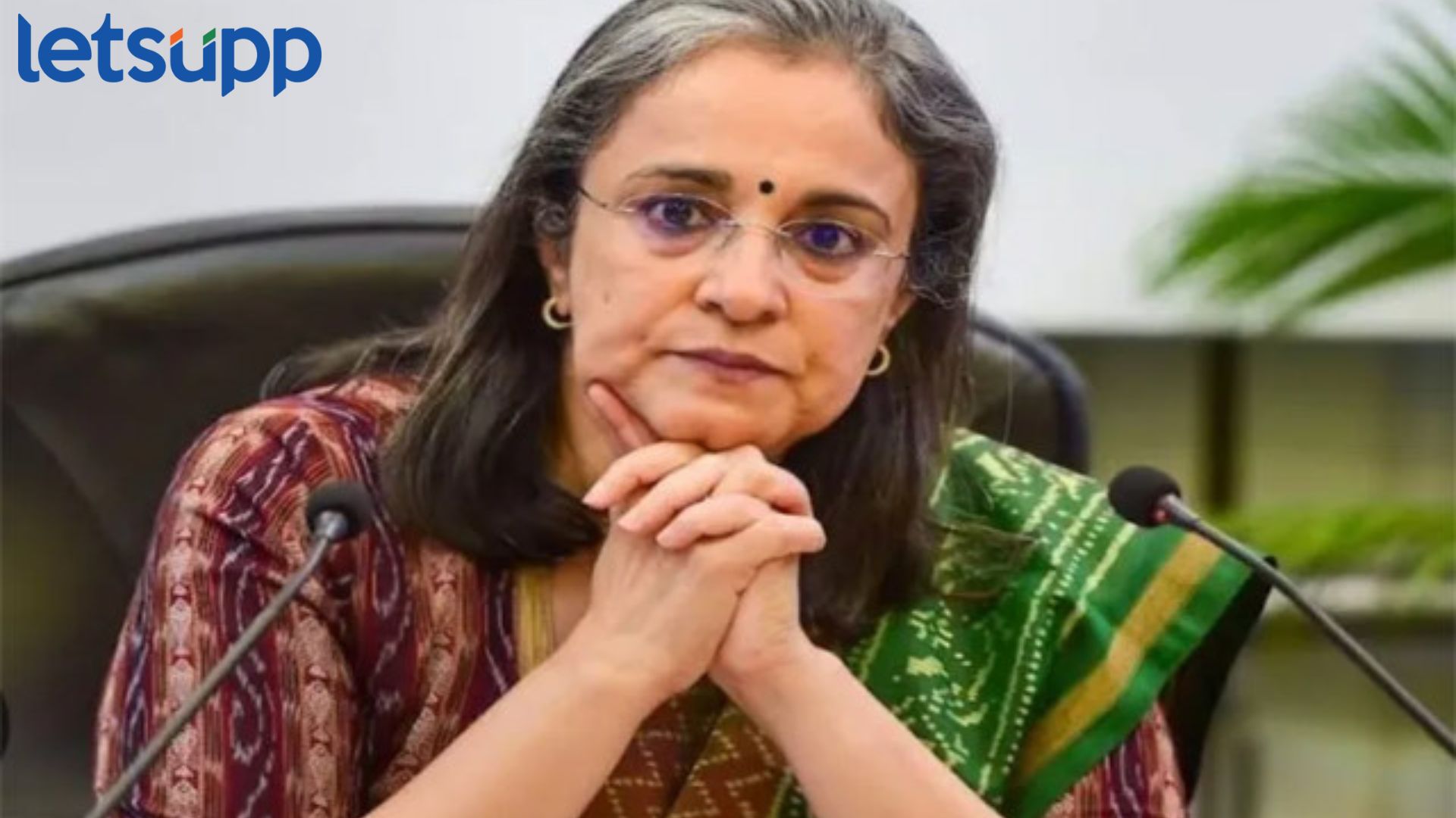 SEBI प्रमुख पुन्हा अडचणीत, हिंडेनबर्गनंतर नव्या अहवालाने वाढवले टेन्शन? Madhabi Puri Buch : SEBI प्रमुख पुन्हा अडचणीत, हिंडेनबर्गनंतर नव्या अहवालाने वाढवला टेन्शन?