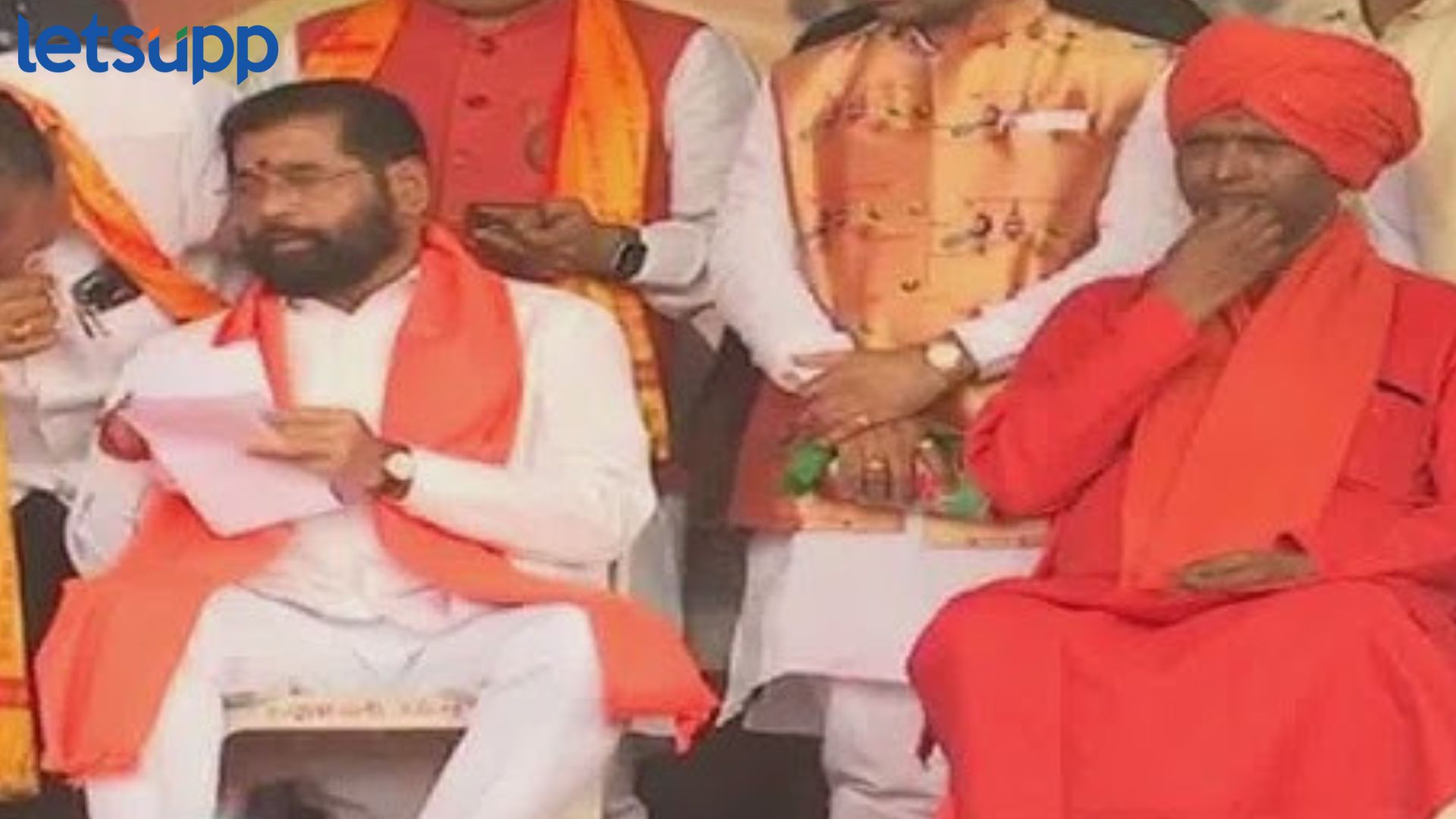 ‘संतांच्या केसाला सुद्धा धक्का लागू देणार नाही’, महंत रामगिरी महाराजांसमोर शिंदेंची ग्वाही Eknath Shinde On Ramgiri Maharaj : ‘संतांच्या केसाला सुद्धा धक्का लागू देणार नाही’,महंत रामगिरी महाराजांसमोर शिंदेंची ग्वाही