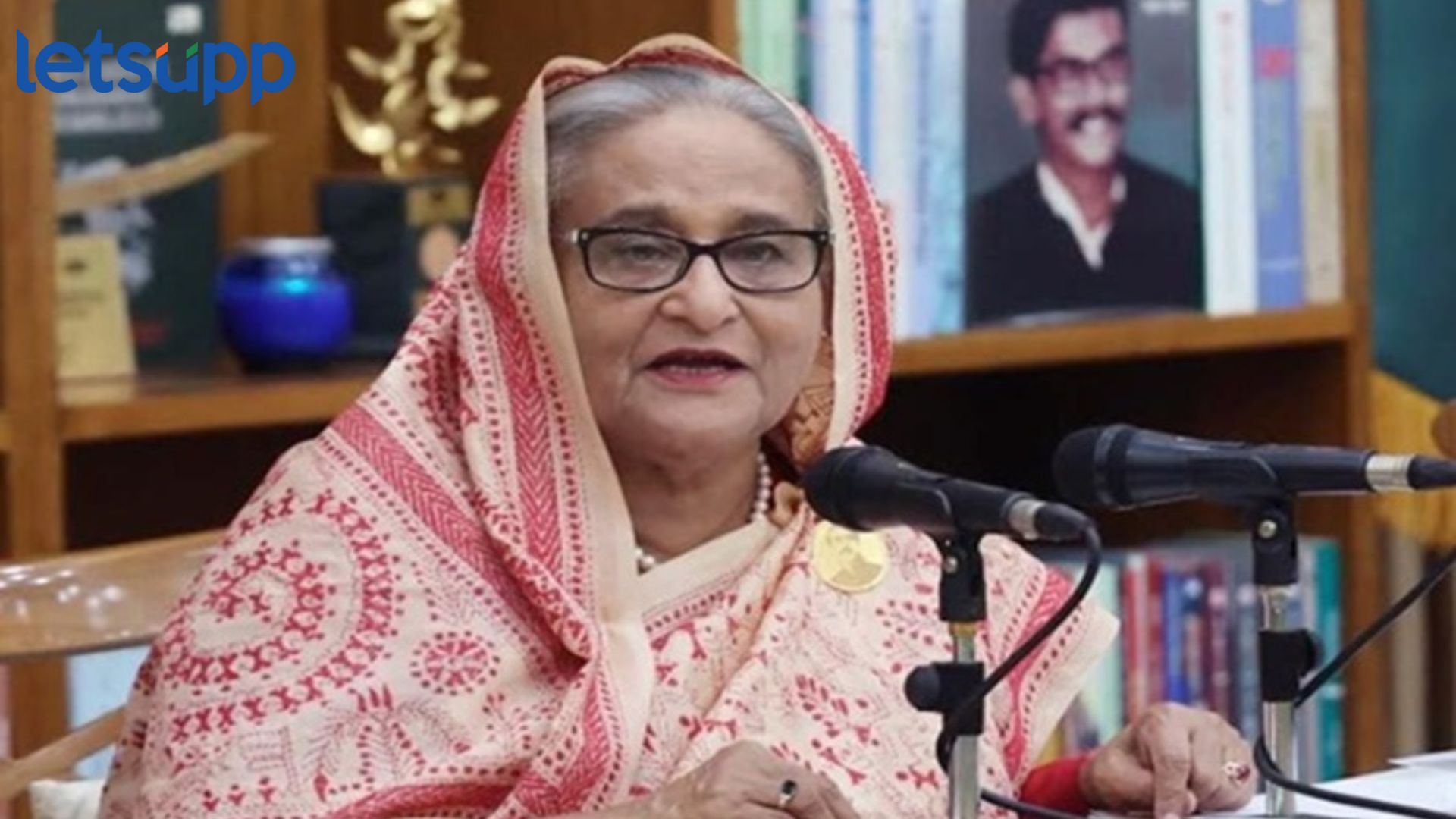 बांगलादेशच्या पंतप्रधान शेख हसीना यांचा राजीनामा, अनिश्चित काळासाठी संचारबंदी लागू PM Sheikh Hasina : मोठी बातमी! बांगलादेशच्या पंतप्रधान शेख हसीना यांचा राजीनामा