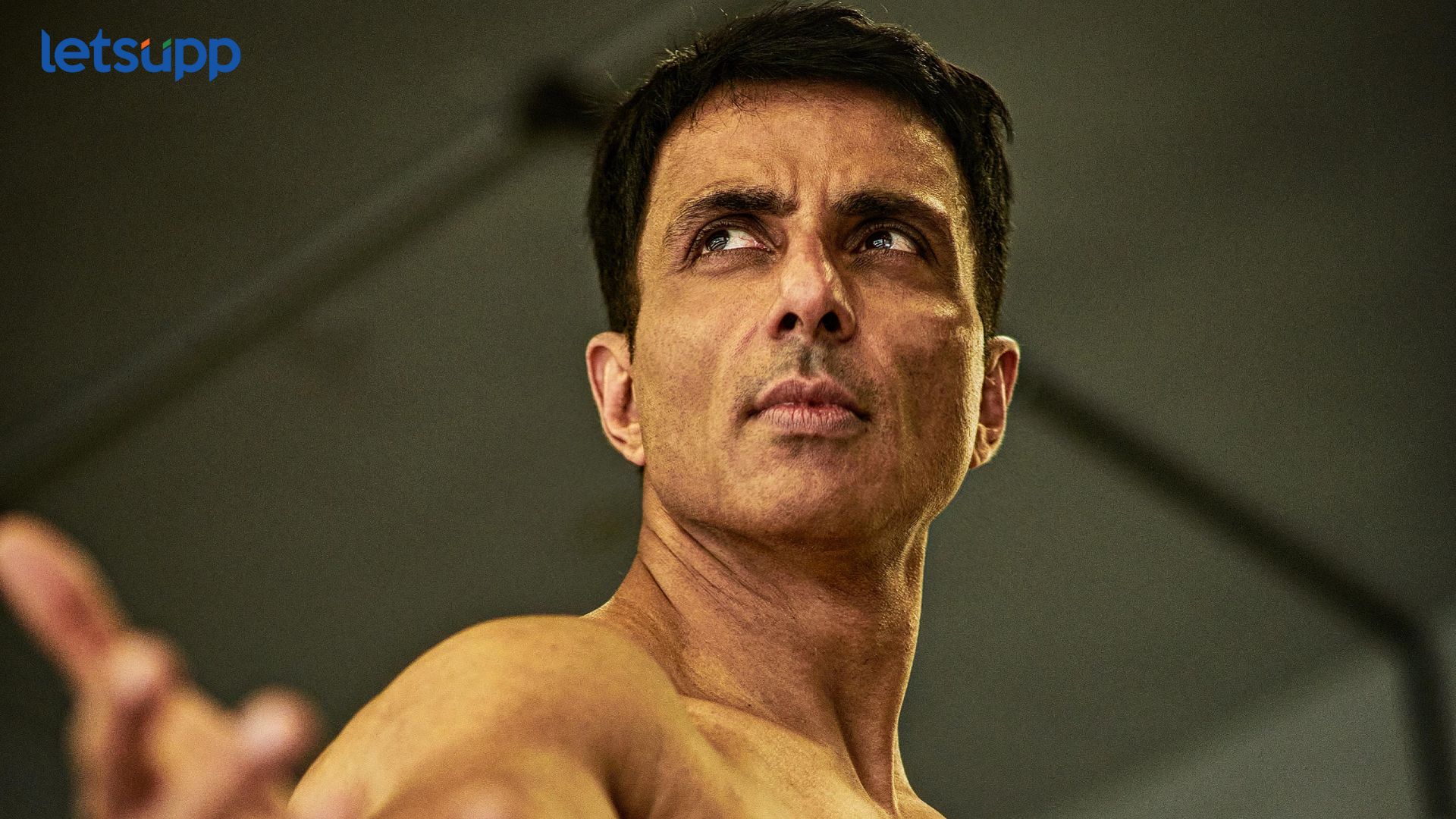 Sonu Sood: अभिनेत्याचा Abs दाखवतानाचा फोटो इंटरनेटवर झाला व्हायरल, चाहते झाले थक्क! Sonu Sood: अभिनेत्याचा Abs दाखवतानाचा फोटो इंटरनेटवर झाला व्हायरल, चाहते झाले थक्क!