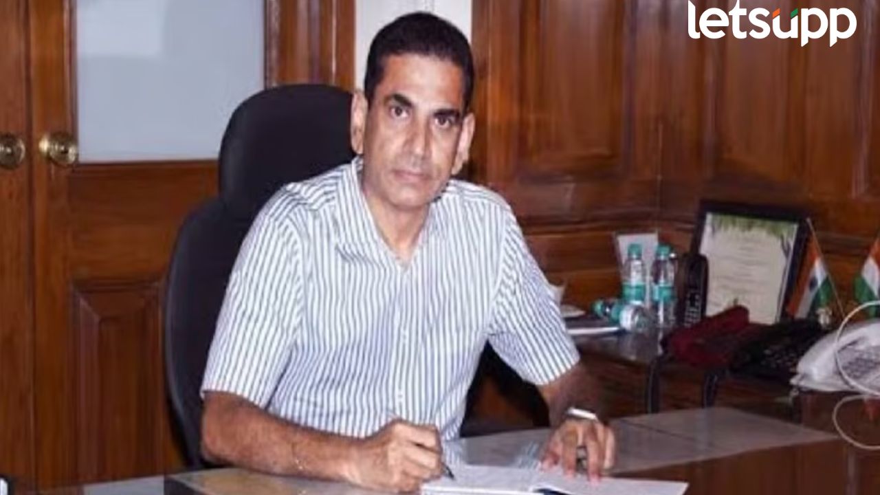 फडणवीसांकडून डॅमेज कंट्रोलचा प्रयत्न; इक्बालसिंह चहल यांना गृह विभागात दिली मोठी जबाबदारी Chahal