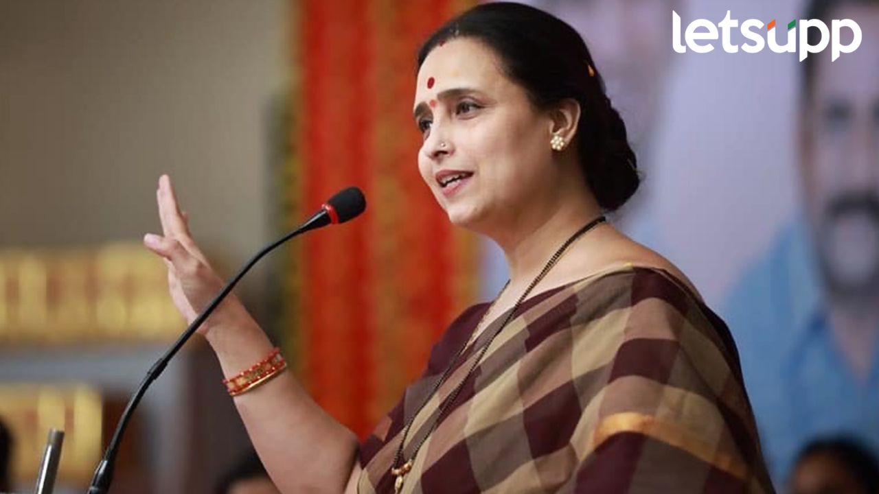 बदलापूर आंदोलनात ‘लाडकी बहीण योजनेचं बॅनर कसं? भाजप नेत्या चित्रा वाघ यांचा विरोधकांवर वार बदलापूरच्या आंदोलनात 'लाडकी बहीण योजनेचे बॅनर कसं? भाजप नेत्या चित्रा वाघ यांची विरोधकांवर टीका