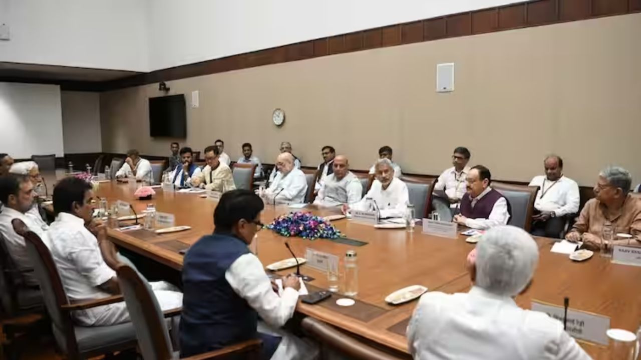 आठ हजार विद्यार्थी परतले, बांग्लादेशवर नजर पण.. सर्वपक्षीय बैठकीत सरकारचा खुलासा Delhi Meeting
