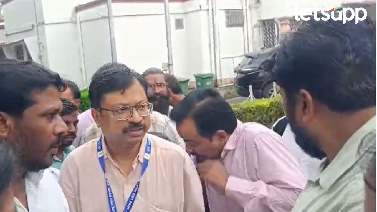 संतापाच्या भरात बच्चू कडूंनी अधिकाऱ्याच्या कानशिलात लगावली, छ. संभाजीनगरची घटना Kadu 1