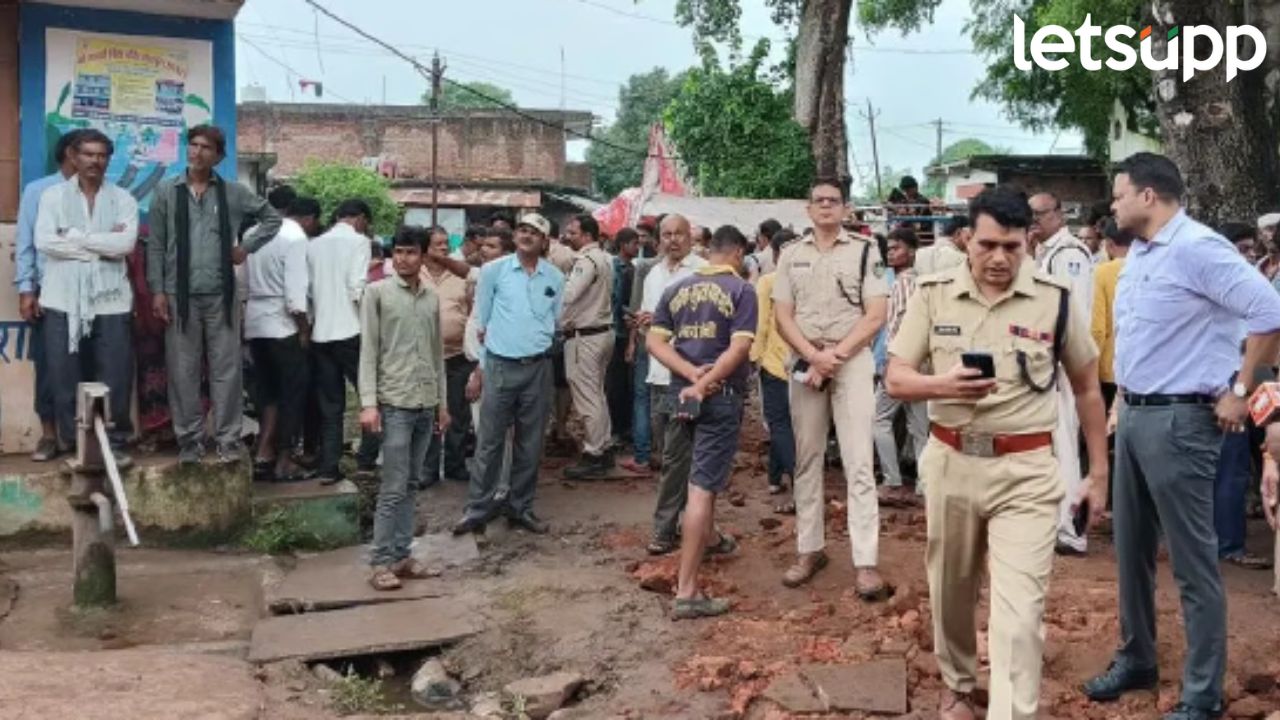 घराची भिंत कोसळली अन् 9 चिमुकल्यांनी प्राण गमावले; आठ ते दहा मुलं जखमी, बचावकार्य सुरू घराची भिंत कोसळली अन् 9 चिमुकल्यांनी प्राण गमावले; आठ ते दहा मुलं जखमी, बचावकार्य सुरू