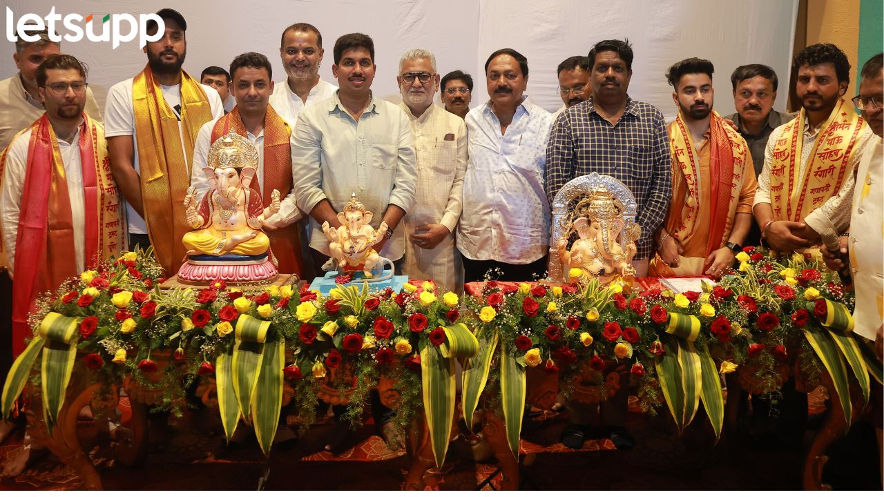 काश्मीरमध्ये यंदा गणरायाचा जयघोष! तीन गणेश मंडळांना गणेशमूर्ती प्रदान; बालन यांचा पुढाकार काश्मीरमध्ये यंदा गणरायाचा जयघोष! तीन गणेश मंडळांना गणेशमूर्ती प्रदान; बालन यांचा पुढाकार