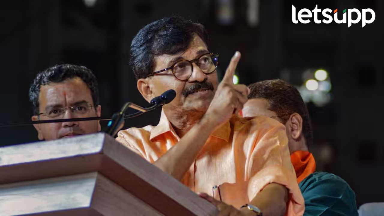 कुछ कुत्ते हमारे उपर भौंकते हैं, हम मैदान में आ कर ठोकते है; संजय राऊतांची भाजपवर जहरी टीका कुछ कुत्ते हमारे उपर भौंकते हैं, हम मैदान में आ कर ठोकते है; संजय राऊतांची भाजपवर जहरी टीका
