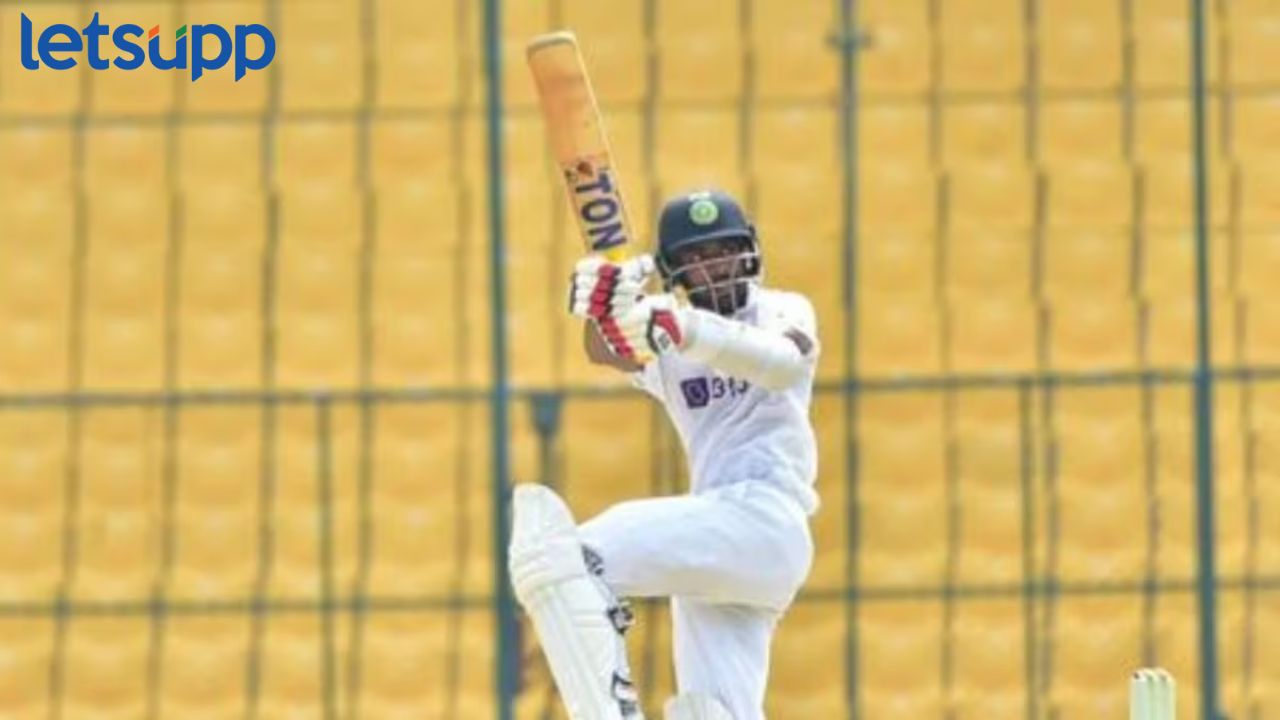 Duleep Trophy 2024: कर्णधार अभिमन्यू ईश्वरने संकटातून संघाला बाहेर काढले; शानदार शतक झळकविले Duleep Trophy 2024: कर्णधार अभिमन्यू ईश्वरने संकटातून संघाला बाहेर काढले; शानदार शतक झळकविले