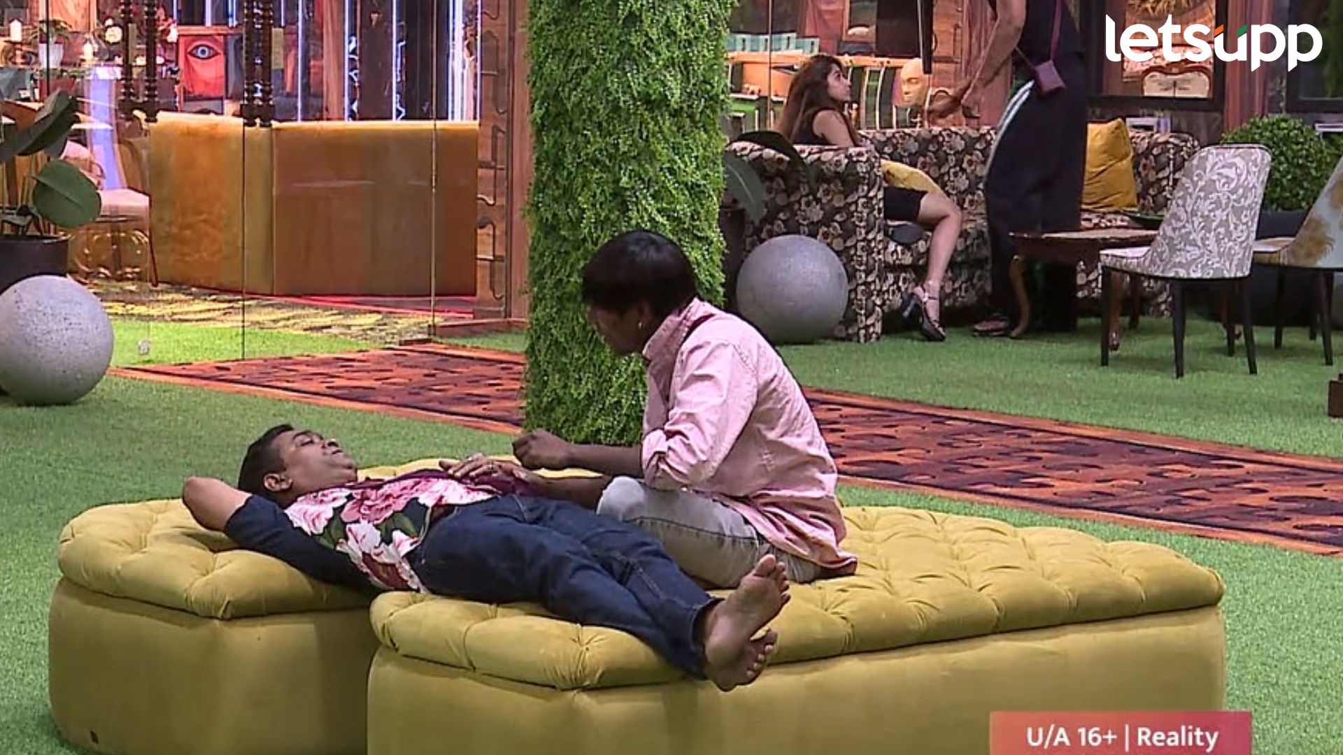 Bigg Boss Marathi : सूरज आणि पॅडीची गोलीगत मस्ती पाहिलीत का? Bigg Boss Marathi : सूरज आणि पॅडीची गोलीगत मस्ती पाहिलीत का?