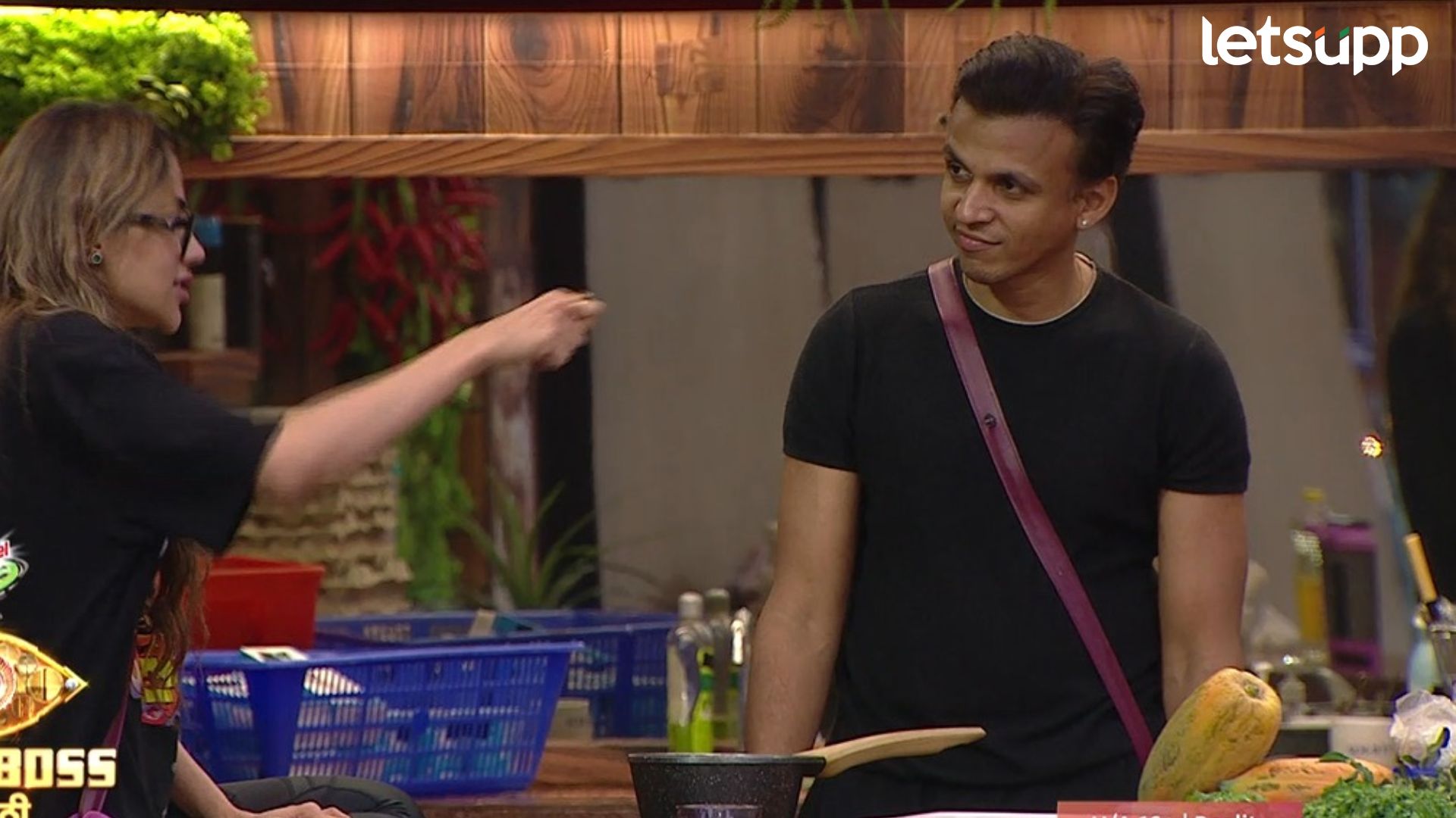 Bigg Boss Marathi: ‘बिग बॉस मराठी’च्या घरात निक्की अभिजीतला शिकवतेय चहा बनवायला Bigg Boss Marathi: 'बिग बॉस मराठी'च्या घरात निक्की अभिजीतला शिकवतेय चहा बनवायला