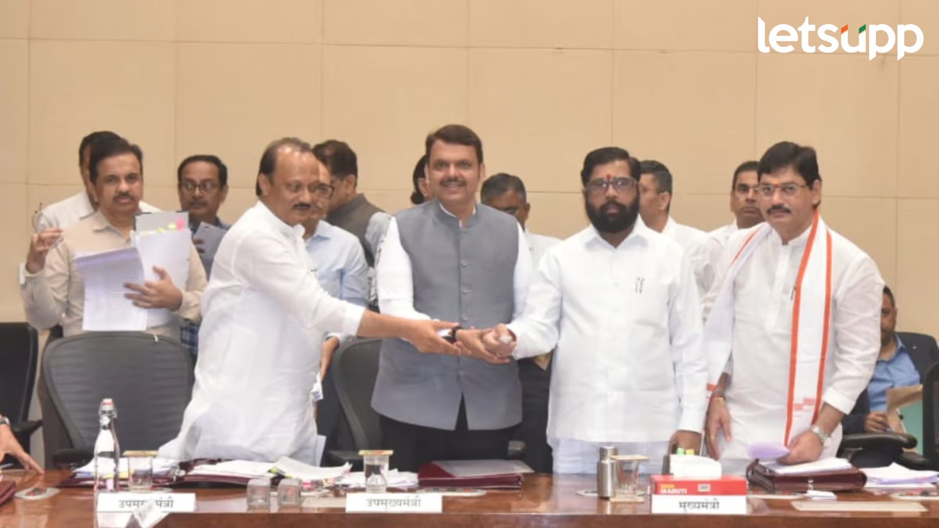 सोयाबीन आणि कापूस उत्पादक शेतकऱ्यांना सोमवारी मिळणार अनुदानाची रक्कम, धनंजय मुंडे यांची घोषणा सोयाबीन आणि कापूस उत्पादक शेतकऱ्यांना सोमवारी मिळणार अनुदानाची रक्कम, धनंजय मुंडे यांची घोषणा