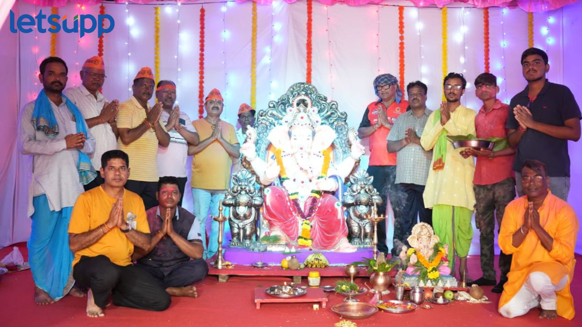 चित्रनगरीच्या बाप्पाचे थाटामाटात आगमन, प्राणप्रतिष्ठा करून बाप्पा झाले विराजमान Ganesh Chaturthi 2024 : चित्रनगरीच्या बाप्पाचे थाटामाटात आगमन, प्राणप्रतिष्ठा करून बाप्पा झाले विराजमान