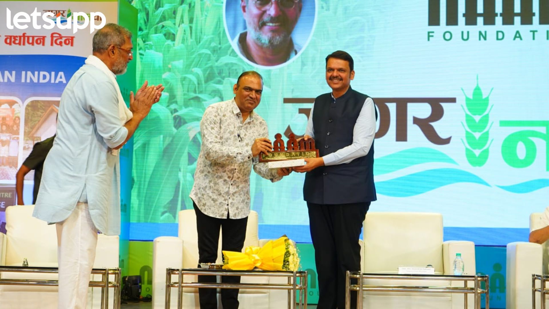 नाम फाउंडेशने परिवर्तन घडवण्याचं केलेलं काम कौतुकास्पद, उपमुख्यमंत्री देवेंद्र फडणवीसांनी थेट सांगितलं नाम फाउंडेशने परिवर्तन घडवण्याचं केलेलं काम कौतुकास्पद, उपमुख्यमंत्री देवेंन्द्र फडणवीसांनी थेट सांगितलं