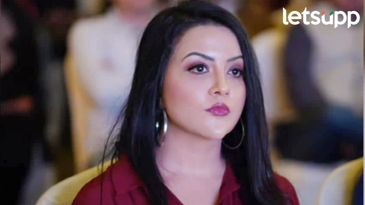 Maa Amruta : अमृता फडणवीसांना मॅडम नाही तर, माँ अमृता संबोधणार, भाजप नेत्याचं विधान चर्चेत Maa Amruta : अमृता फडणवीसांना मॅडम नाही तर 'या' नावाने संबोधणार, भाजप नेत्याचं विधान चर्तेत