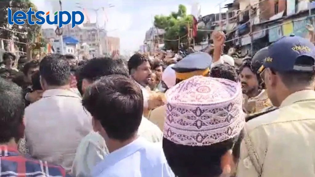 मशिदीचा अवैध भाग तोडण्यावरून वाद चिघळला; धारावीत तणावपूर्ण स्थिती, शेकडोंचा जमाव रस्त्यावर