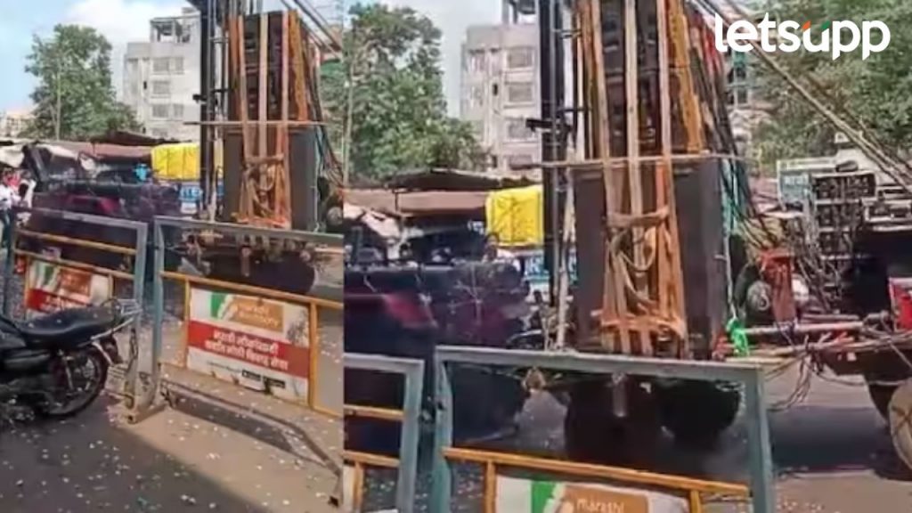 Pune News : जुलूस मिरवणुकीत दु:खद घटना; झेंडा फडकवताना दोघांना विजेचा शॉक, एकाचा मृत्यू