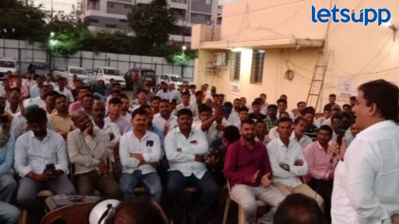 Kolhapur : महायुतीतून आम्हाला मोकळं करा; युवाशक्तीच्या कार्यकर्त्यांचं धनंजय महाडिकांना आवाहन Kolhapur : महायुतीतून आम्हाला मोकळं करा; युवाशक्तीच्या कार्यकर्त्यांचं धनंजय महाडिकांना आवाहन