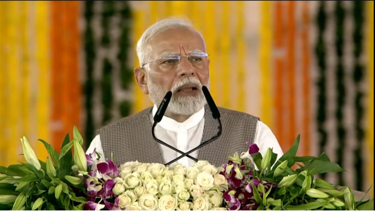 “..तरीही PM मोदींच्या चेहऱ्यावर तणावाचा लवलेशही नव्हता”, ज्येष्ठ साहित्यिक विक्रम संपत यांची पोस्ट व्हायरल PM MODI 1