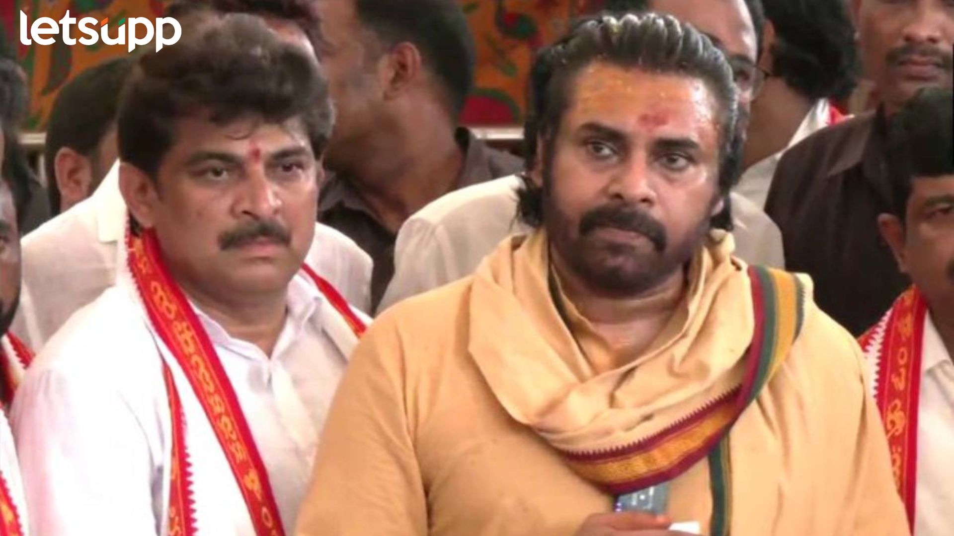 Pawan Kalyan: तिरुपती लाडू वाद: मंदिरात सफाई, देवाची माफी मागणार; अभिनेता करणार 11 दिवस प्रायश्चित्त Pawan Kalyan: तिरुपती लाडू वाद: मंदिरात सफाई, देवाची माफी मागणार; अभिनेता करणार 11 दिवस प्रायश्चित्त