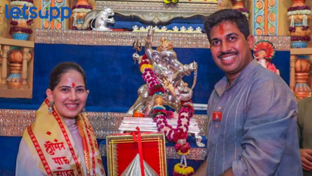 Punit Balan : श्रीमंत भाऊसाहेब रंगारी गणपतीची आरती जया किशोरी यांच्या हस्ते