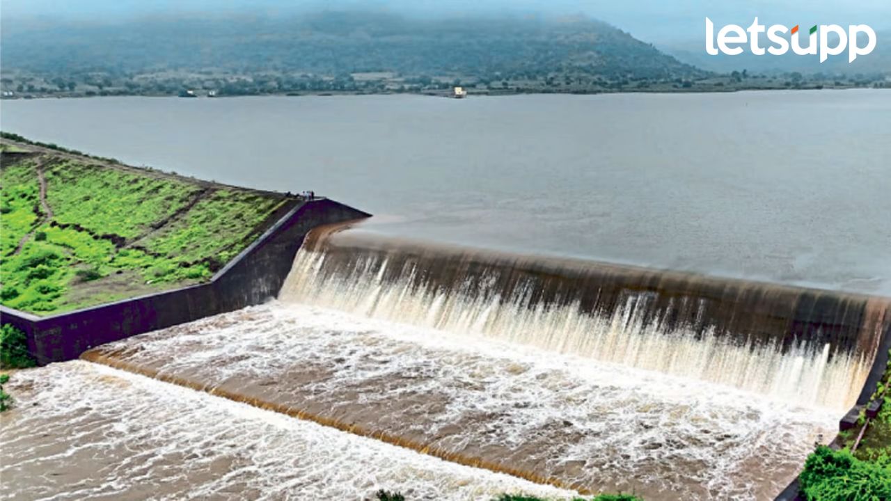 राज्यावर मेघराजा मेहरबान! राज्यातील मोठी धरणं प्रथमच काठोकाठ; पाच वर्षांनंतर १०० टक्के जलसाठा राज्यावर मेघराजा मेहरबान! राज्यातील मोठी धरणं प्रथमच काठोकाठ; पाच वर्षांनंतर १०० टक्के जलसाठा