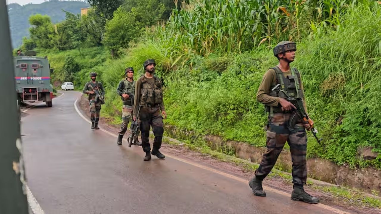 मोठी बातमी! बांदीपोरात लष्कर-ए-तैय्यबाच्या चार दहशतवाद्यांना पकडले; उधमपूरमध्ये चकमक Indian Army