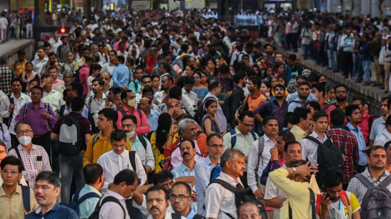 भारतीयांच्या स्वागतासाठी पायघड्या; ‘या’ देशानं सुरू केलंय भारत पर्यटन वर्ष.. Indian People