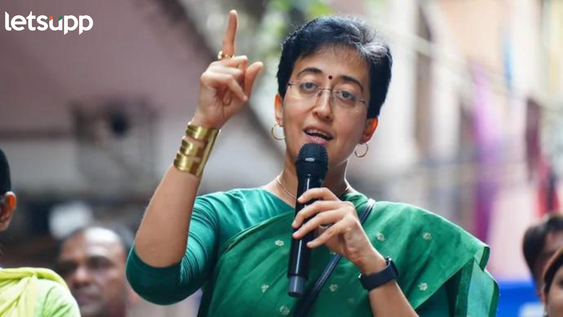 दिल्लीच्या आतिशी सरकारची कामगारांना भेट; दिवाळीपूर्वीच किमान वेतनात केली भरघोस वाढ Letsupp Image (1)