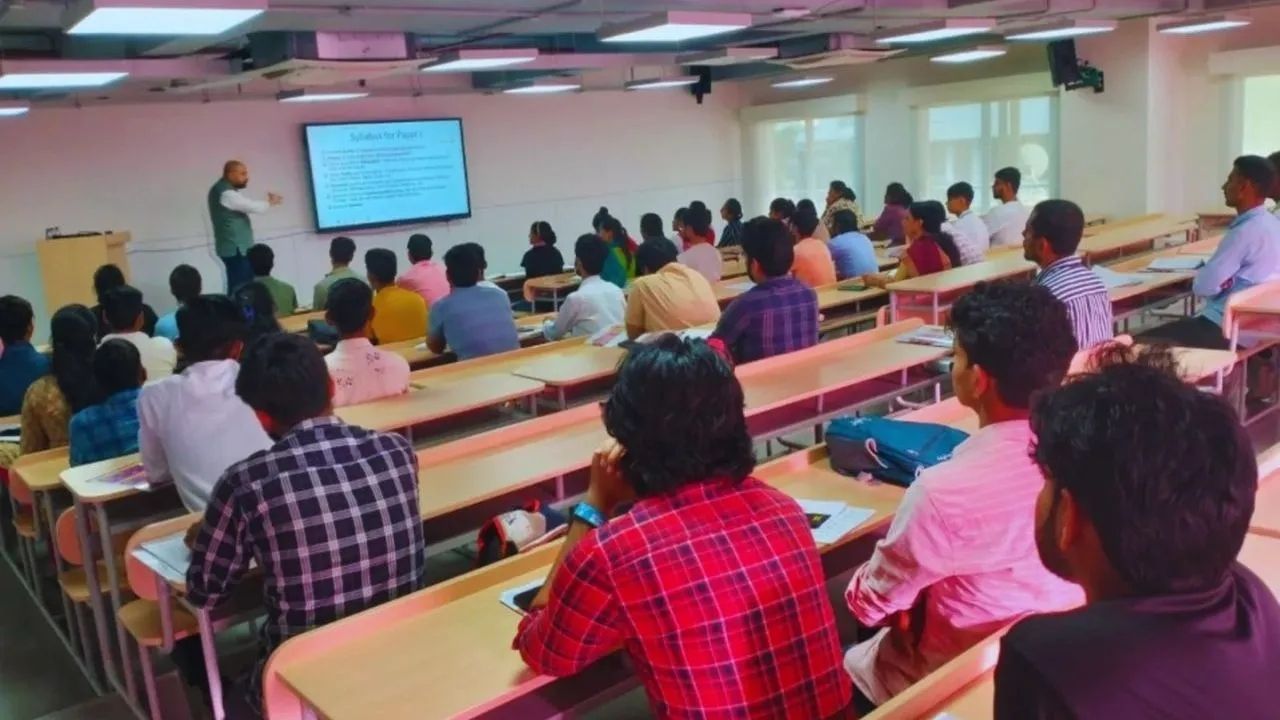 Teacher’s Day : दरवर्षी ५ सप्टेंबरलाच का साजरा करतात शिक्षक दिन; जाणून घ्या महत्त्व अन् इतिहास Teachers Day