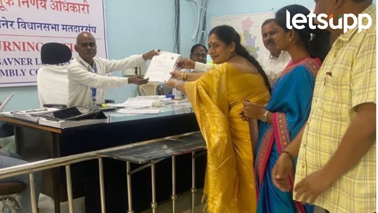 सावनेरमध्ये केदारच लढणार, यादी जाहीर होण्याआधीच अनुजा केदारांनी भरला अपक्ष उमेदवारी अर्ज… Anuja Kedar