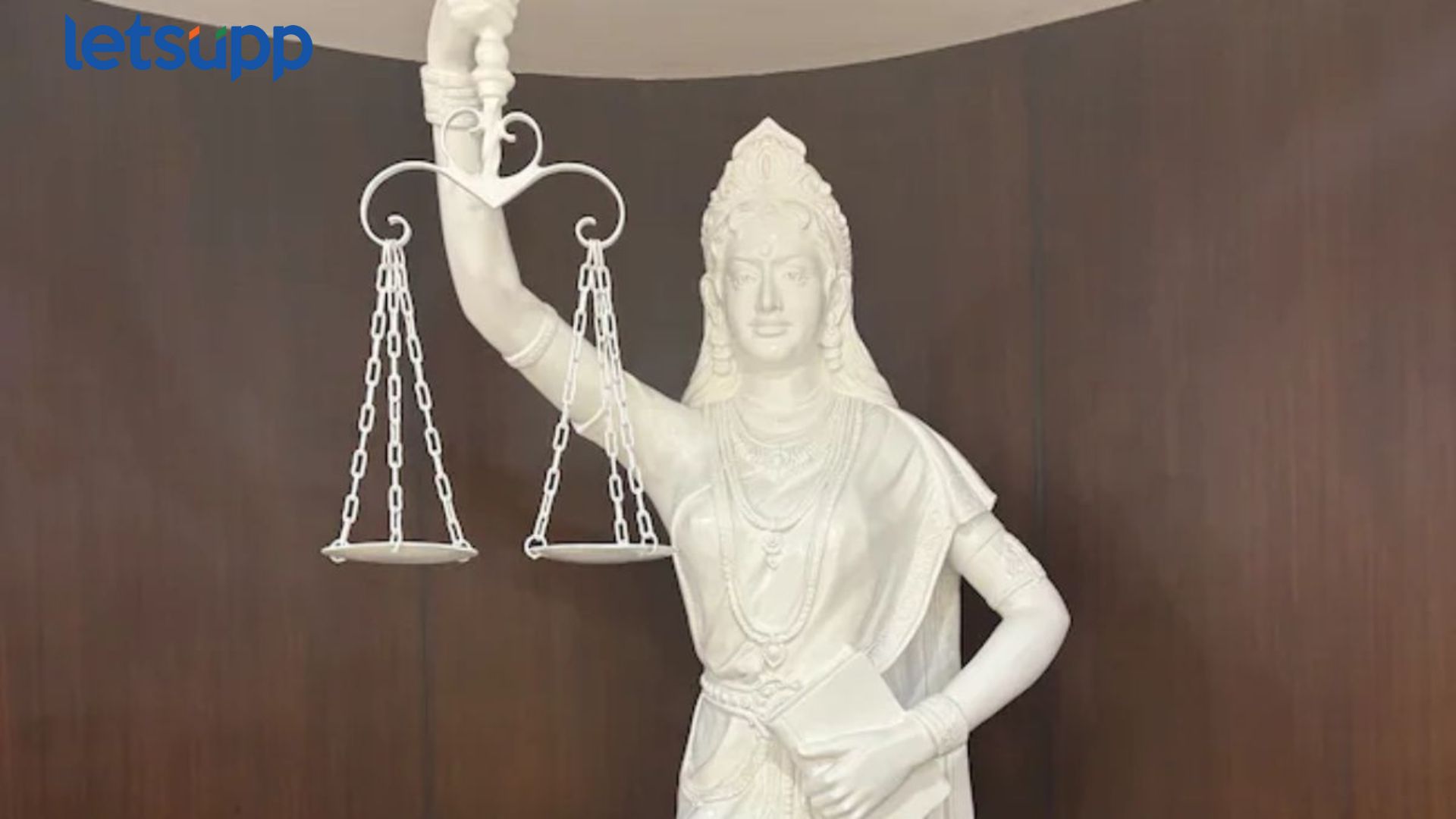 New Justice Statue : तलवार हटवली अन् संविधान नटवलं, सरन्यायाधीश चंद्रचूड यांचा मोठा निर्णय Chief Justice D. Y. Chandrachud : तलवार हटवली अन् संविधान नटवलं, सरन्यायाधीश चंद्रचूड यांचा मोठा निर्णय