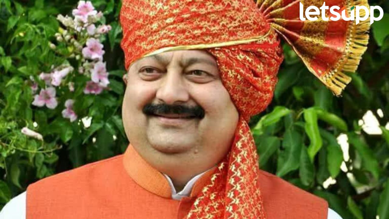 दीपक साळुंखे ‘मशाली’वर सांगोला विधानसभा लढणार? शेकाप बंडखोरीच्या तयारीत… Deepak Salunkhe